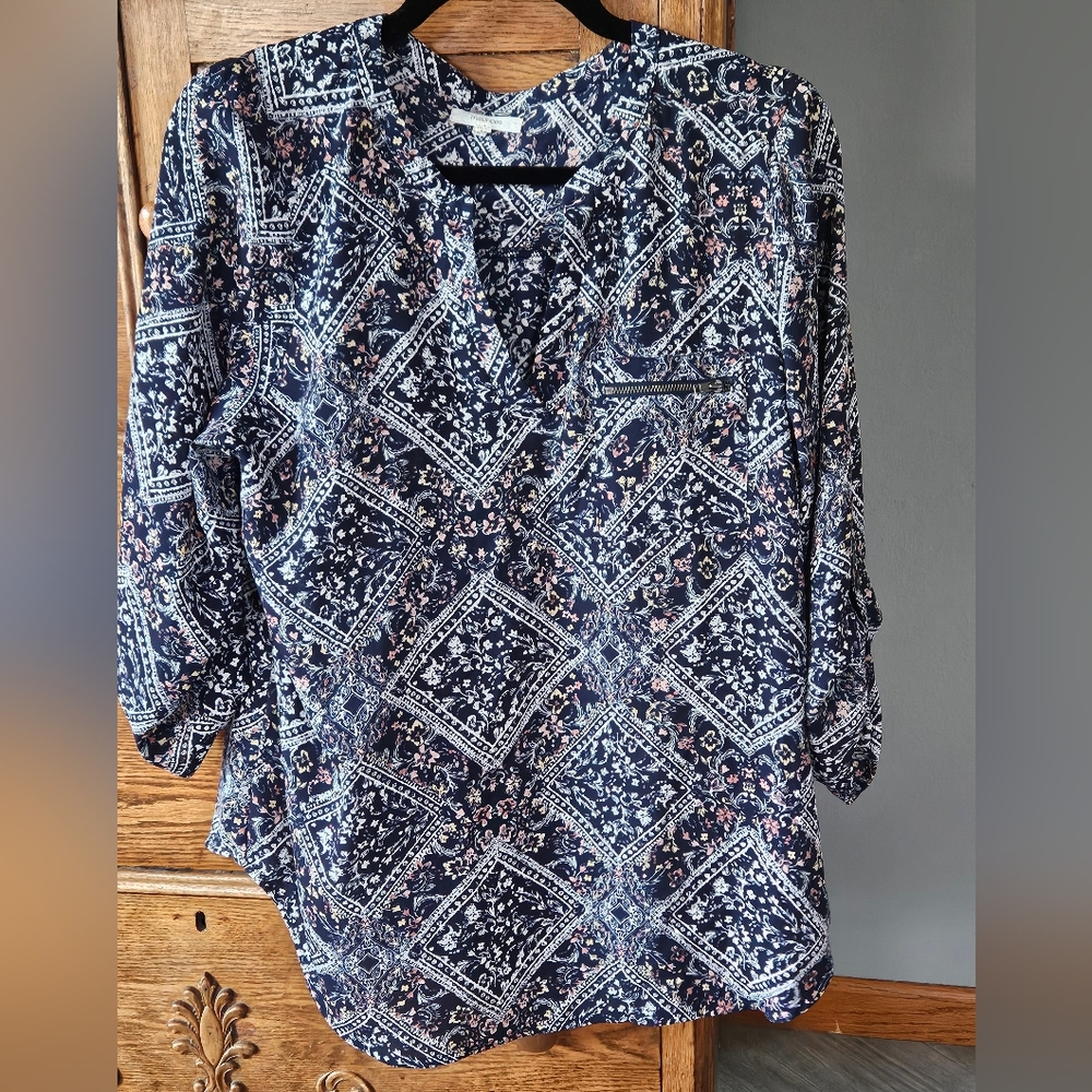 🌿 Maurices Navy and White Paisley Blouse